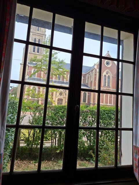 Vue sur l'église depuis le salon